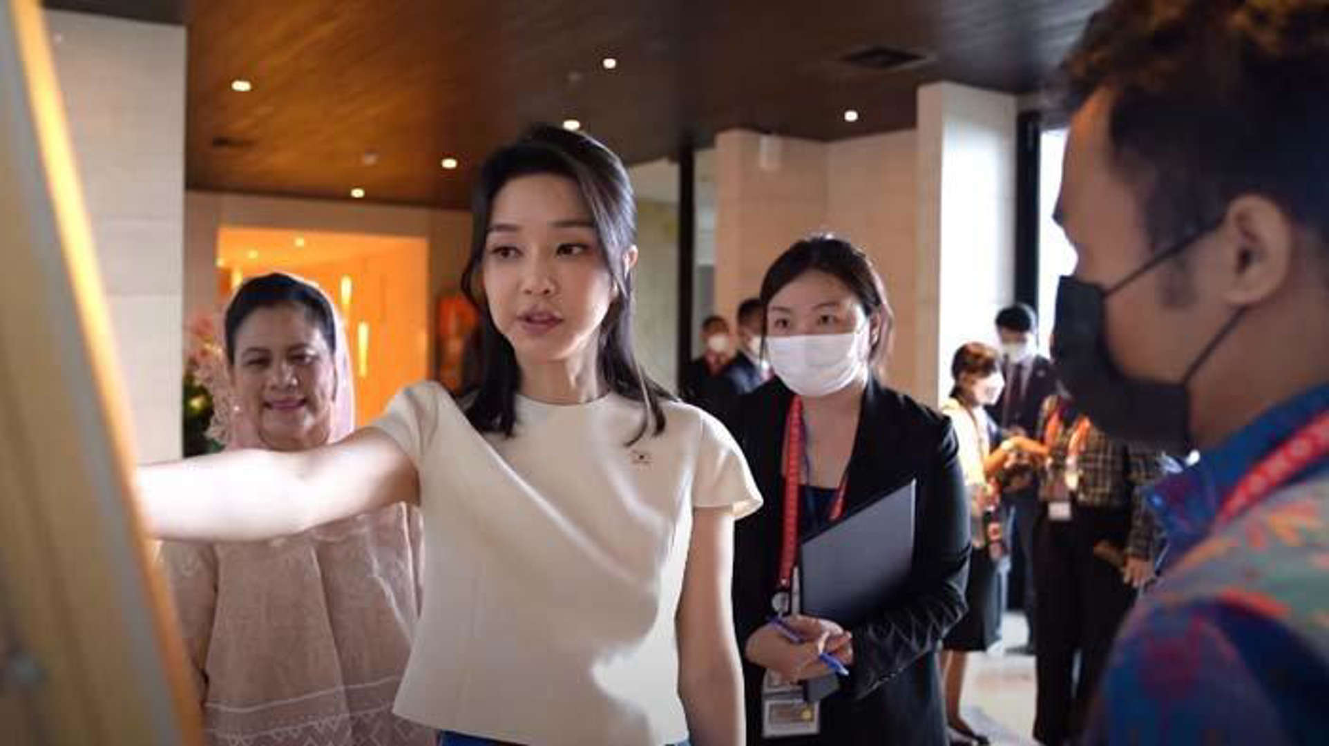 Ibu Negara Korsel Curi Perhatian di G-20, Penampilan Mirip ABG, Ternyata Usia 50 Tahun